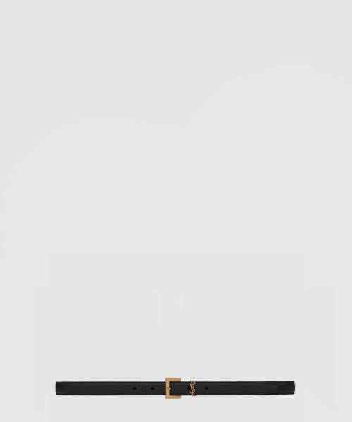 래커 처리된 가죽 소재의  스퀘어 버클 554465